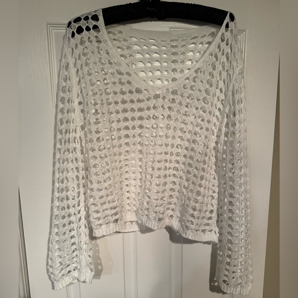 White long sleeve crop top. Size: 4xl